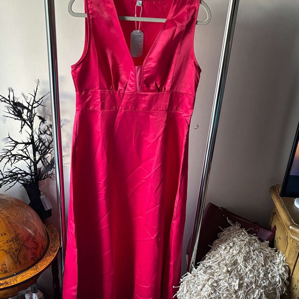 Chic Sleeveless Fuschia Maxi Dress